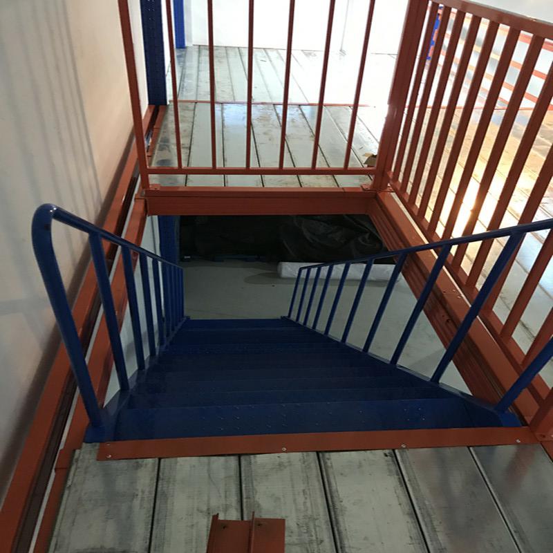 中聯(lián)信公司的貨架真不錯(cuò)